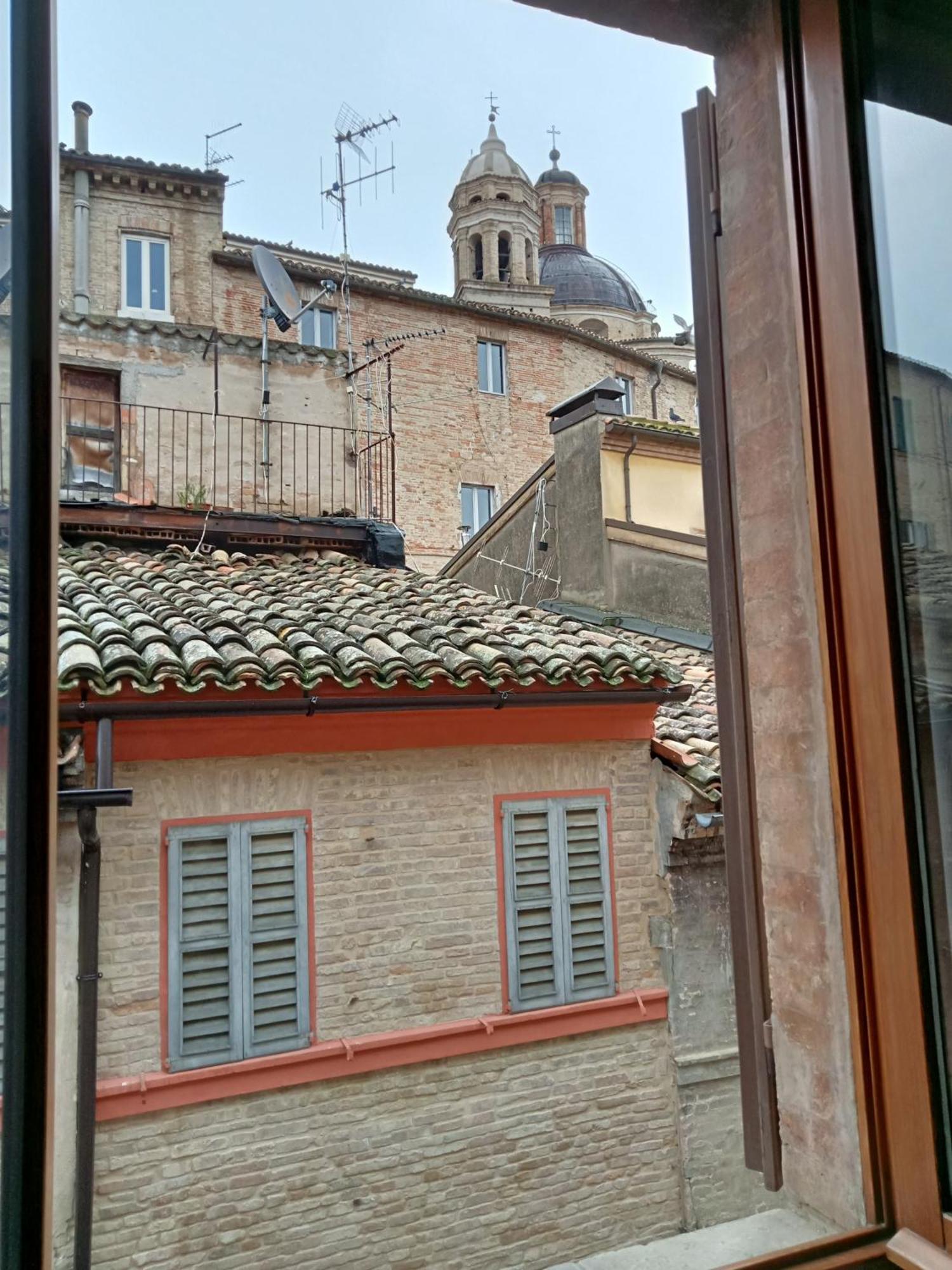 Camere Via Crispi Centro Storico Macerata Exterior photo